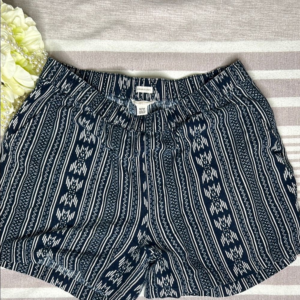 Weatherproof Patterned Navy and White Women Shorts Medium with pockets